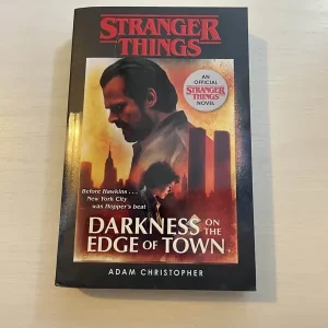 Spara nu | Christopher, Adam STRANGER THINGS - DARKNESS ON THE EDGE OF TOWN